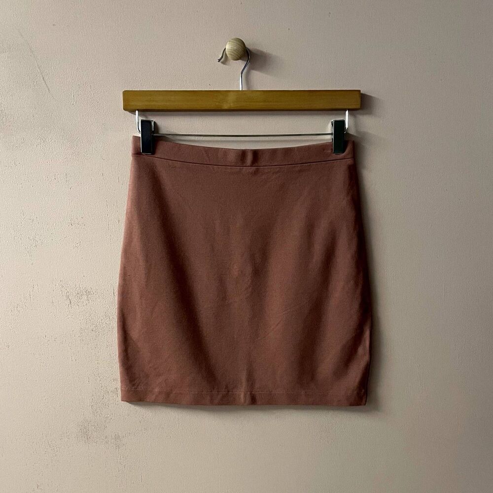 Forever 21 Rose Pink Zip Closure Mini Skirt Size M NWOT